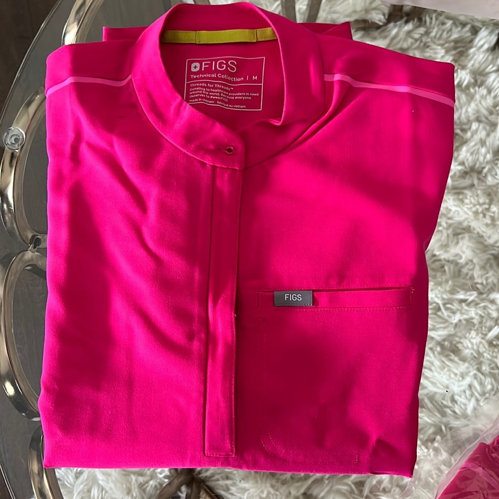 Montex classic mock neck scrub top M
